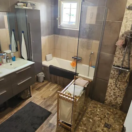 A 25 Min Du Circuit Des 24h . * La Bazoge